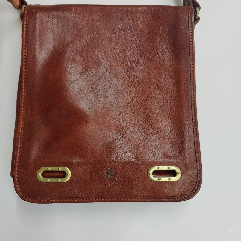 Vera Pelle Leather Messenger bag